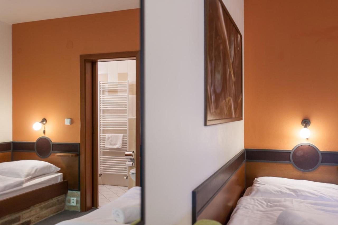 Kurdějov Hotel Vinar - Bed & Breakfast מראה חיצוני תמונה