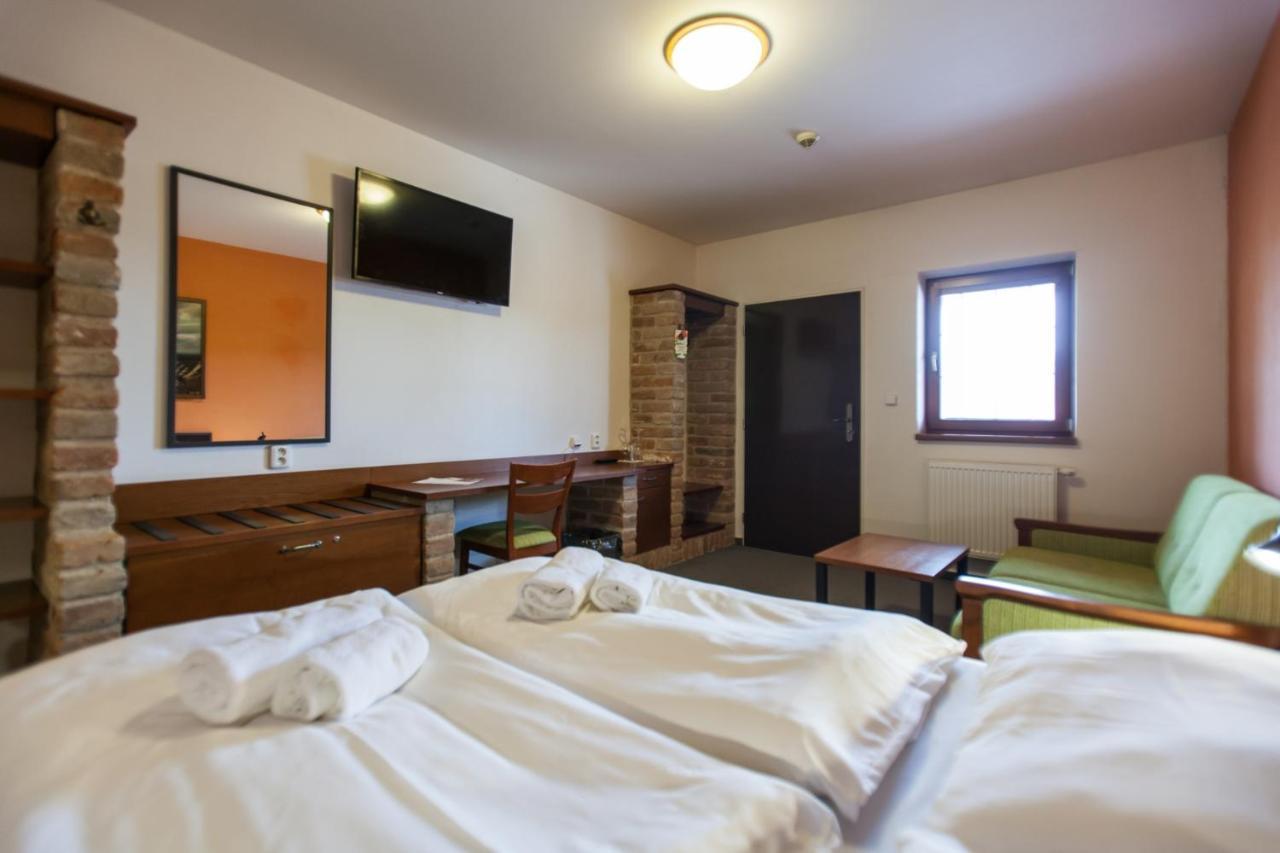 Kurdějov Hotel Vinar - Bed & Breakfast מראה חיצוני תמונה